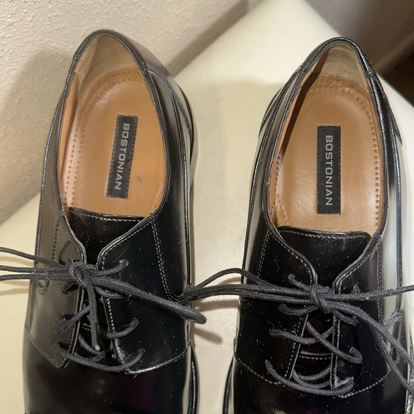 Bostonian Cap toe Oxfords size 10 1/2 W - Picture 3 of 9